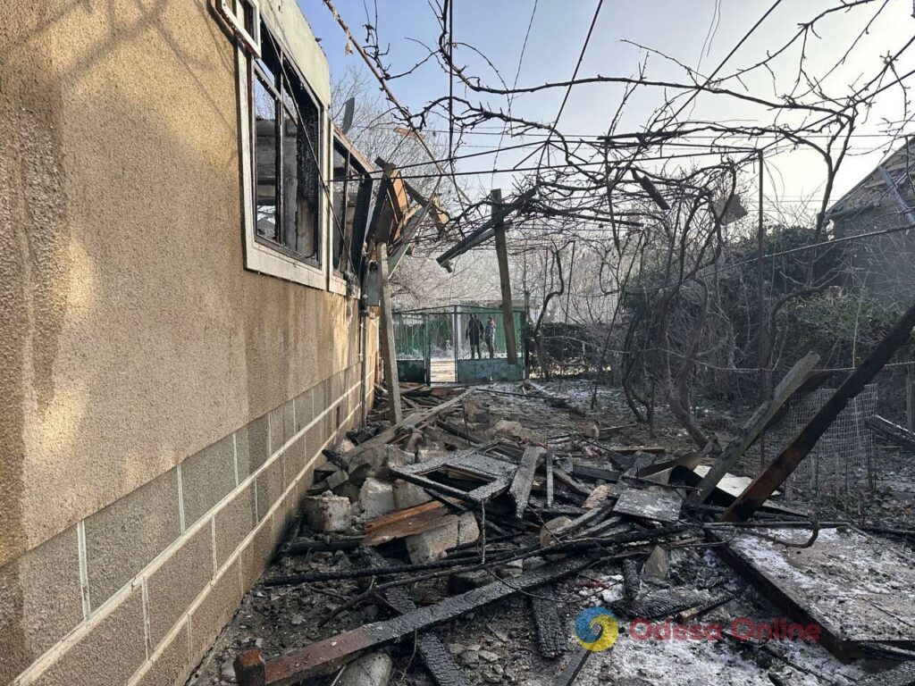 Нескінченні обстріли, блекаут і примхи природи — фото тижня в Одесі