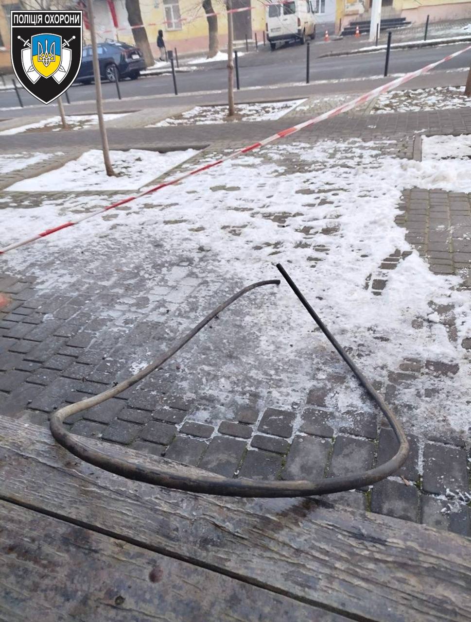 В Одесі спіймали чоловіка зі зрізаним кабелем та пістолетом