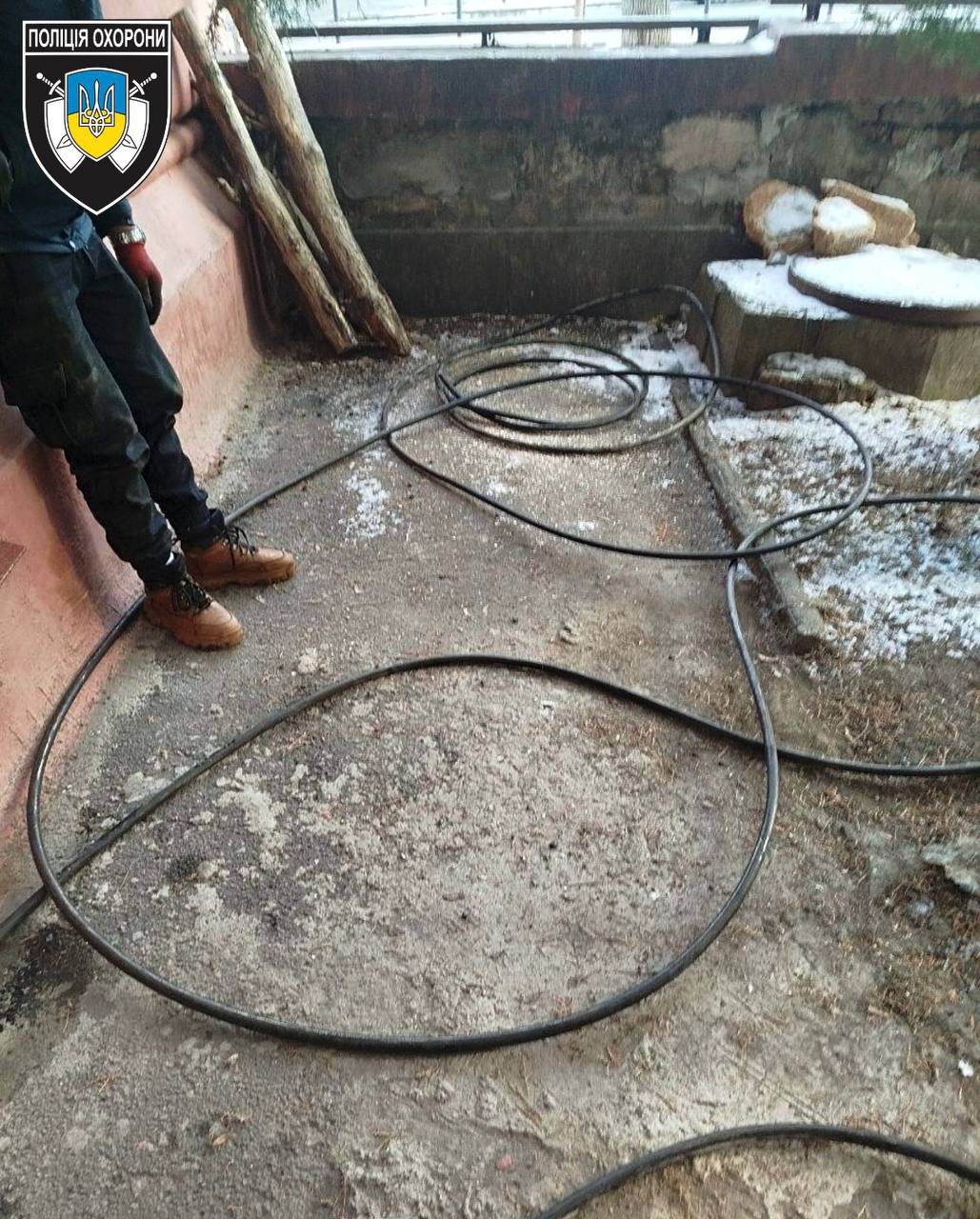 В Одесі спіймали чоловіка зі зрізаним кабелем та пістолетом