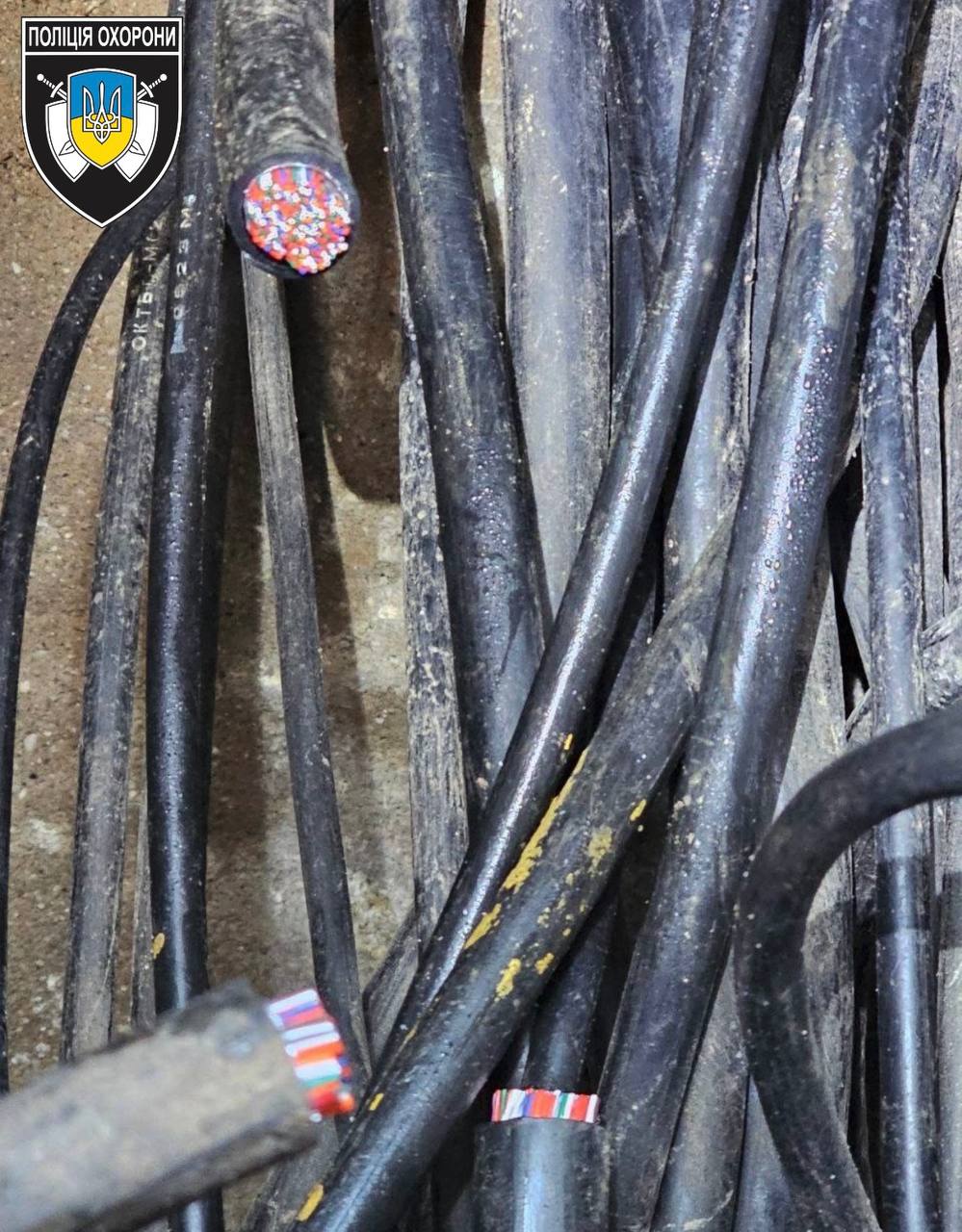 В Одесі спіймали чоловіка зі зрізаним кабелем та пістолетом