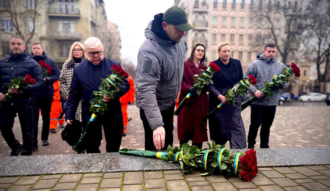 В Одесі до Дня Соборності поклали квіти до пам’ятника Тарасу Шевченку