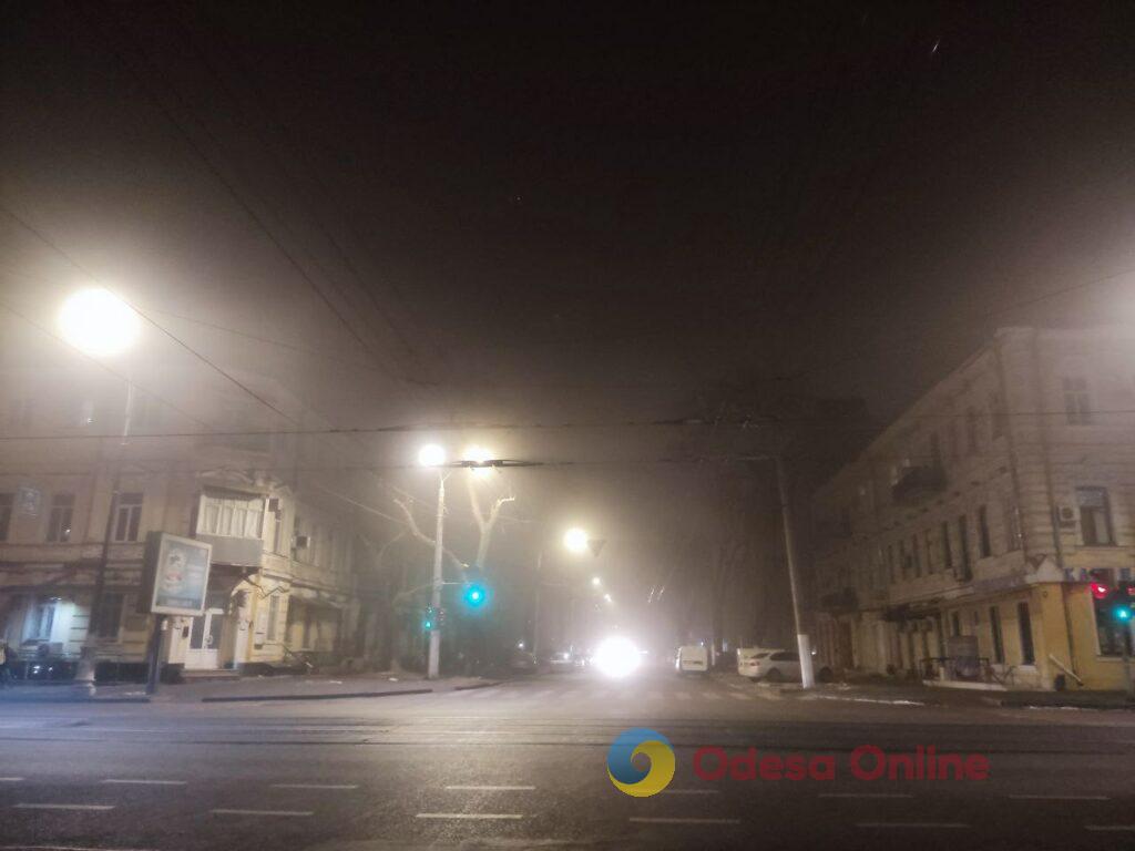 Нескінченні обстріли, блекаут і примхи природи — фото тижня в Одесі