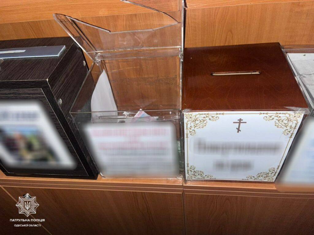 Пыталась похитить пожертвования: патрульные задержали женщину в одном из одесских храмов
