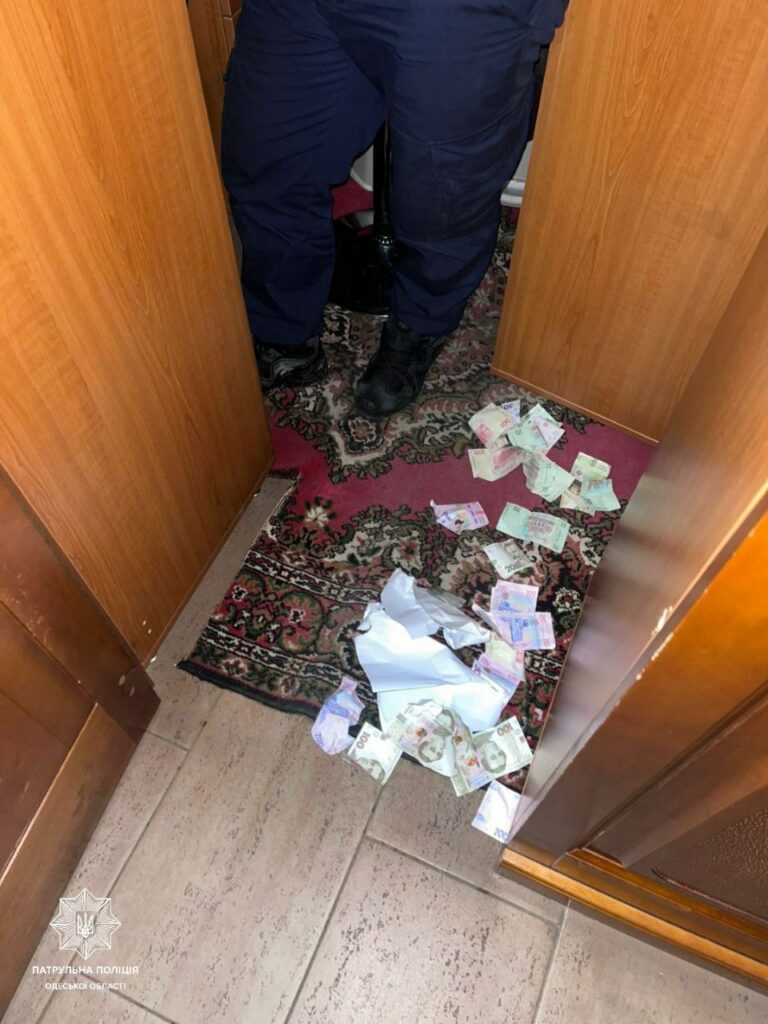 Пыталась похитить пожертвования: патрульные задержали женщину в одном из одесских храмов