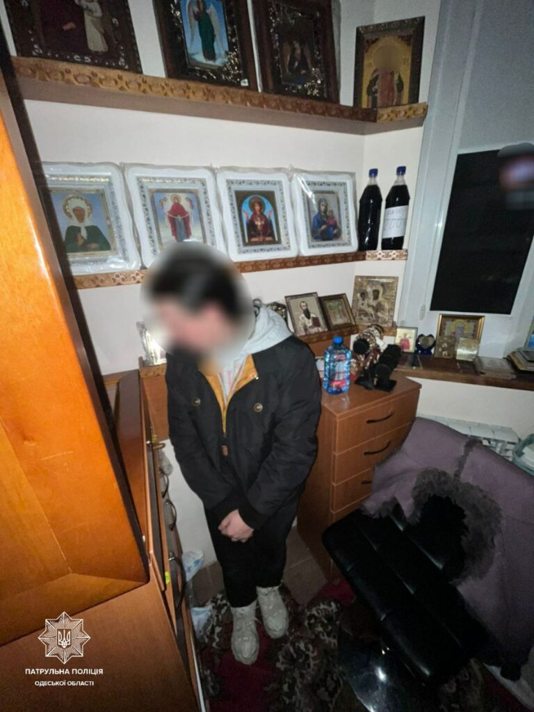 Пыталась похитить пожертвования: патрульные задержали женщину в одном из одесских храмов