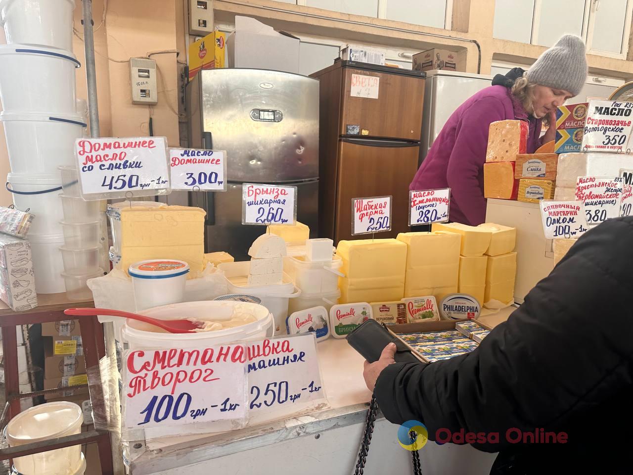 Яблука, корінь селери та ківі: суботні ціни на одеському Привозі