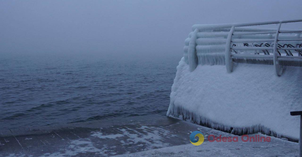 Нескінченні обстріли, блекаут і примхи природи — фото тижня в Одесі