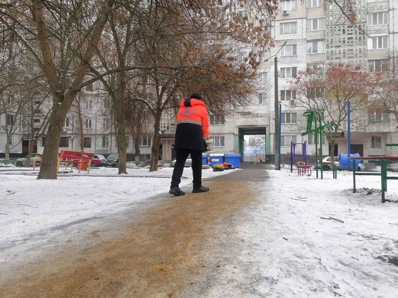 Одеса бореться з ожеледицею: задіяні майже 1600 комунальників та спецтехніка