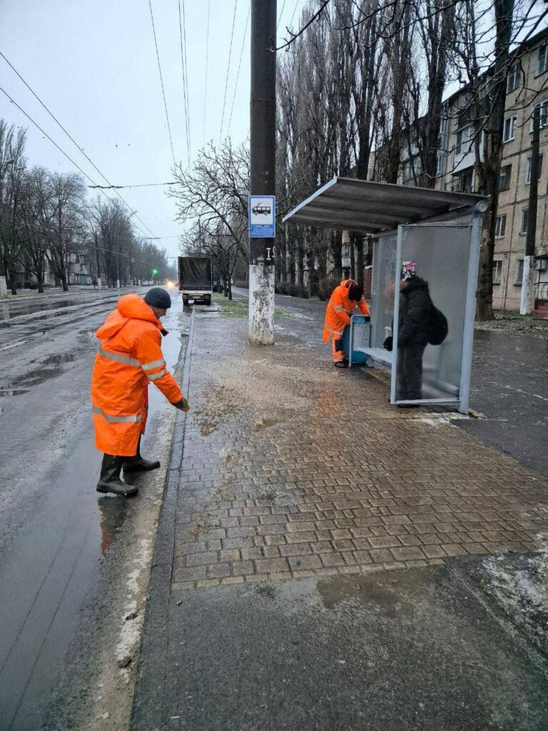 Одеса бореться з ожеледицею: задіяні майже 1600 комунальників та спецтехніка