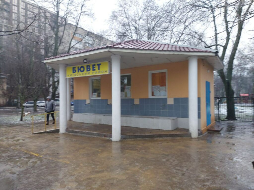 Одеса бореться з ожеледицею: задіяні майже 1600 комунальників та спецтехніка