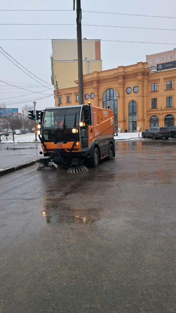 Одеса бореться з ожеледицею: задіяні майже 1600 комунальників та спецтехніка
