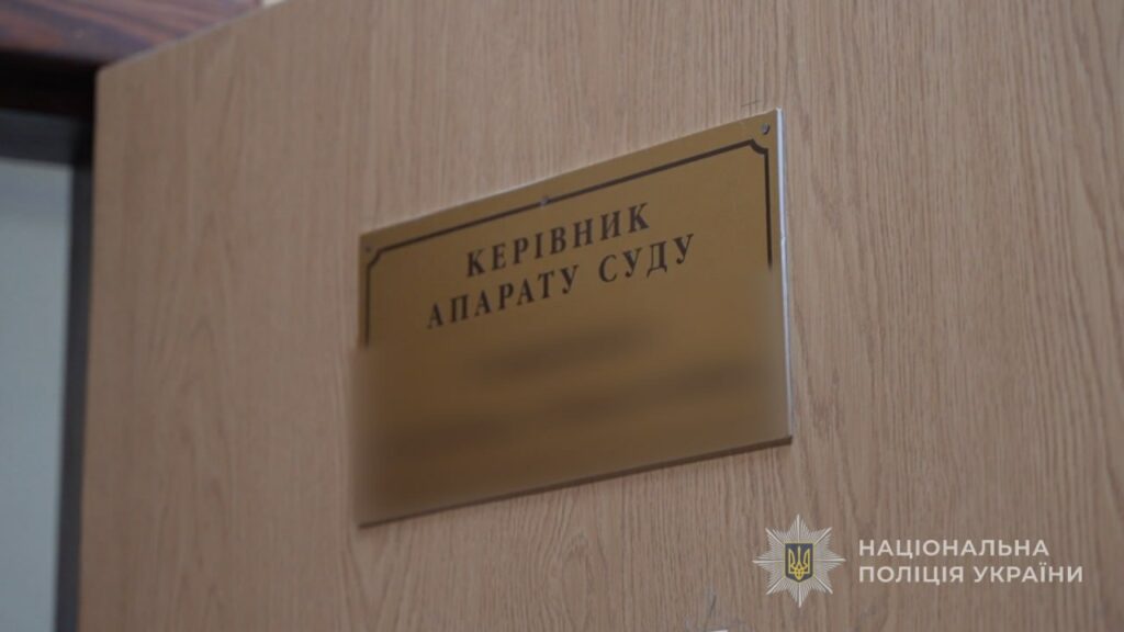 4000 доларів за «вирішення питання»: на Одещині затримали керівницю апарату суду