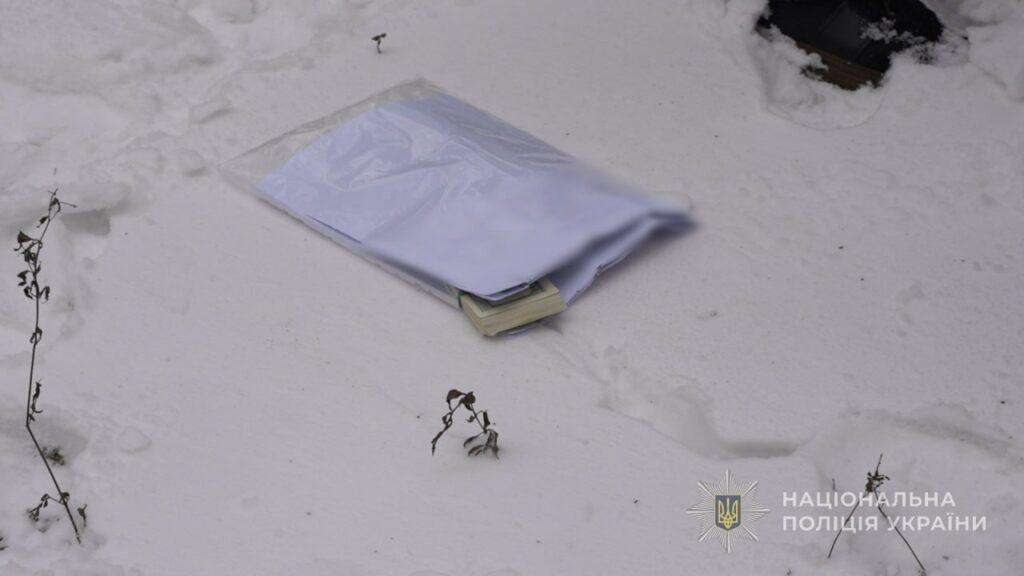 4000 доларів за «вирішення питання»: на Одещині затримали керівницю апарату суду