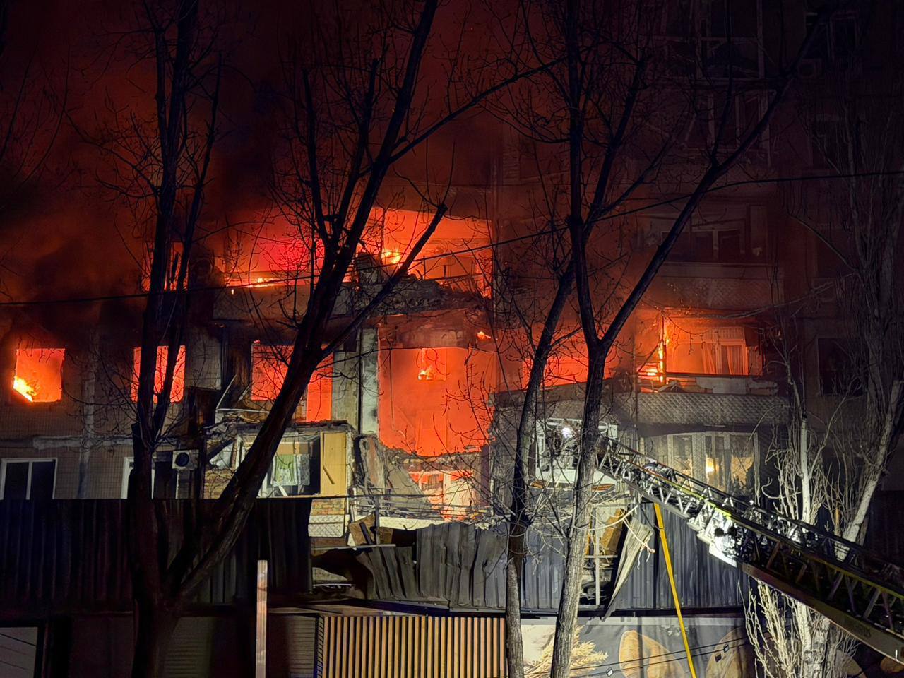 РФ вночі масовано атакувала Одесу – 23 постраждалих, під завалами можуть бути люди (оновлено) РФ вночі масовано атакувала Одесу – 23 постраждалих, під завалами можуть бути люди (оновлено)