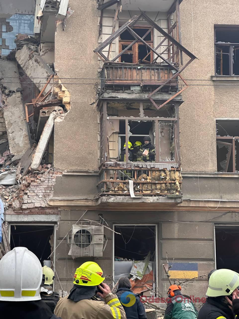 Нічна атака РФ на Одесу: свідчення очевидців та фото наслідків