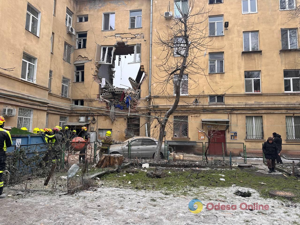 Нічна атака РФ на Одесу: свідчення очевидців та фото наслідків