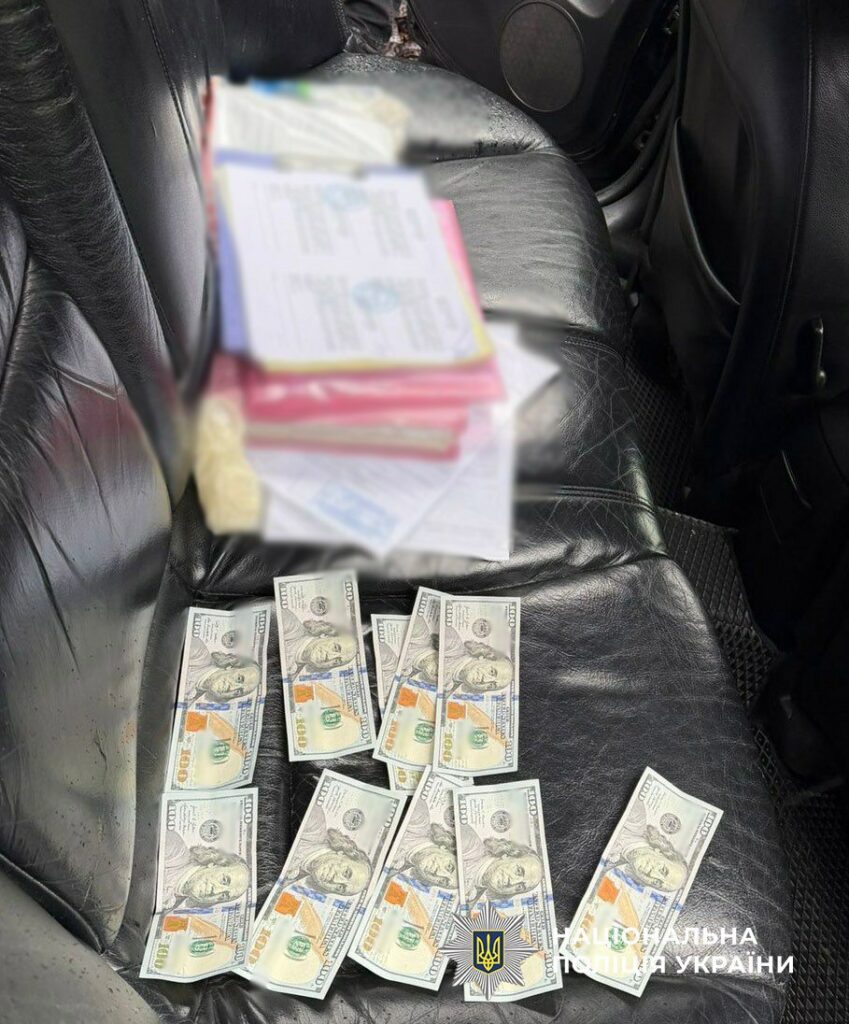 1000 доларів за «кришування» СТО: в Одесі затримали посадовця райадміністрації