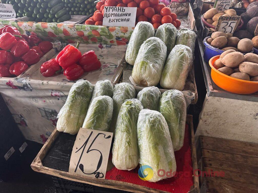 Груша, ребра та яйця: актуальні ціни на одеському Привозі