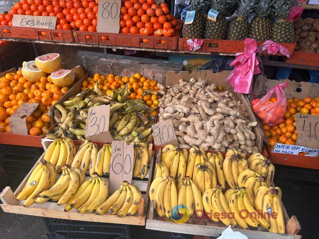 Груша, ребра та яйця: актуальні ціни на одеському Привозі