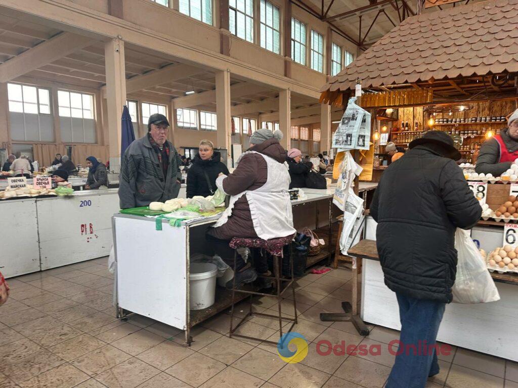 Груша, ребра та яйця: актуальні ціни на одеському Привозі