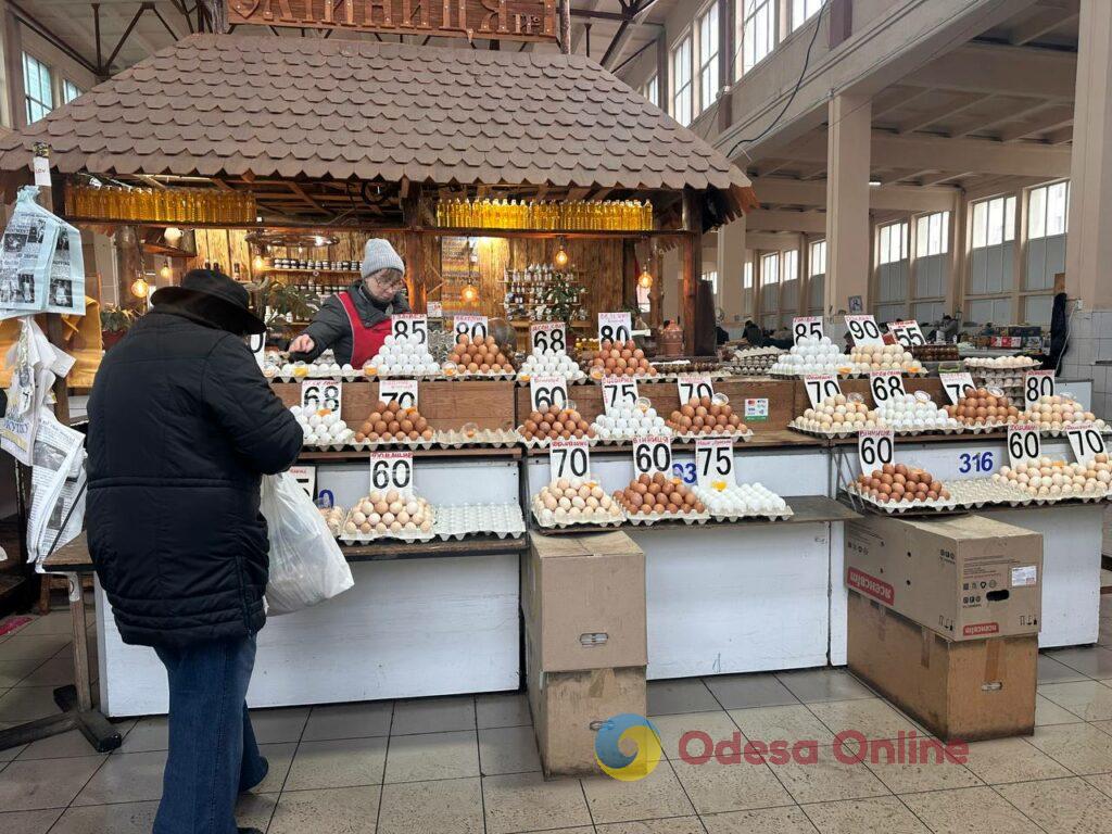 Груша, ребра та яйця: актуальні ціни на одеському Привозі