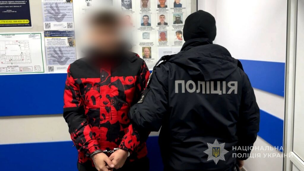 В Одесі затримали чоловіків, які посеред вулиці зі стрільбою викрали 19-річну дівчину