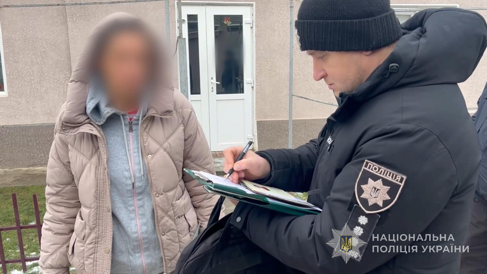 Дитина кинула собаку зі схилу: поліцейські Одещини розпочали кримінальне провадження та вилучили тварину