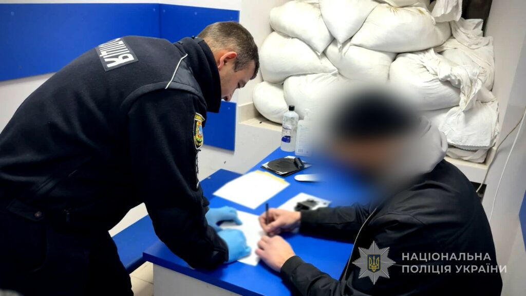 В Одесі затримали чоловіків, які посеред вулиці зі стрільбою викрали 19-річну дівчину