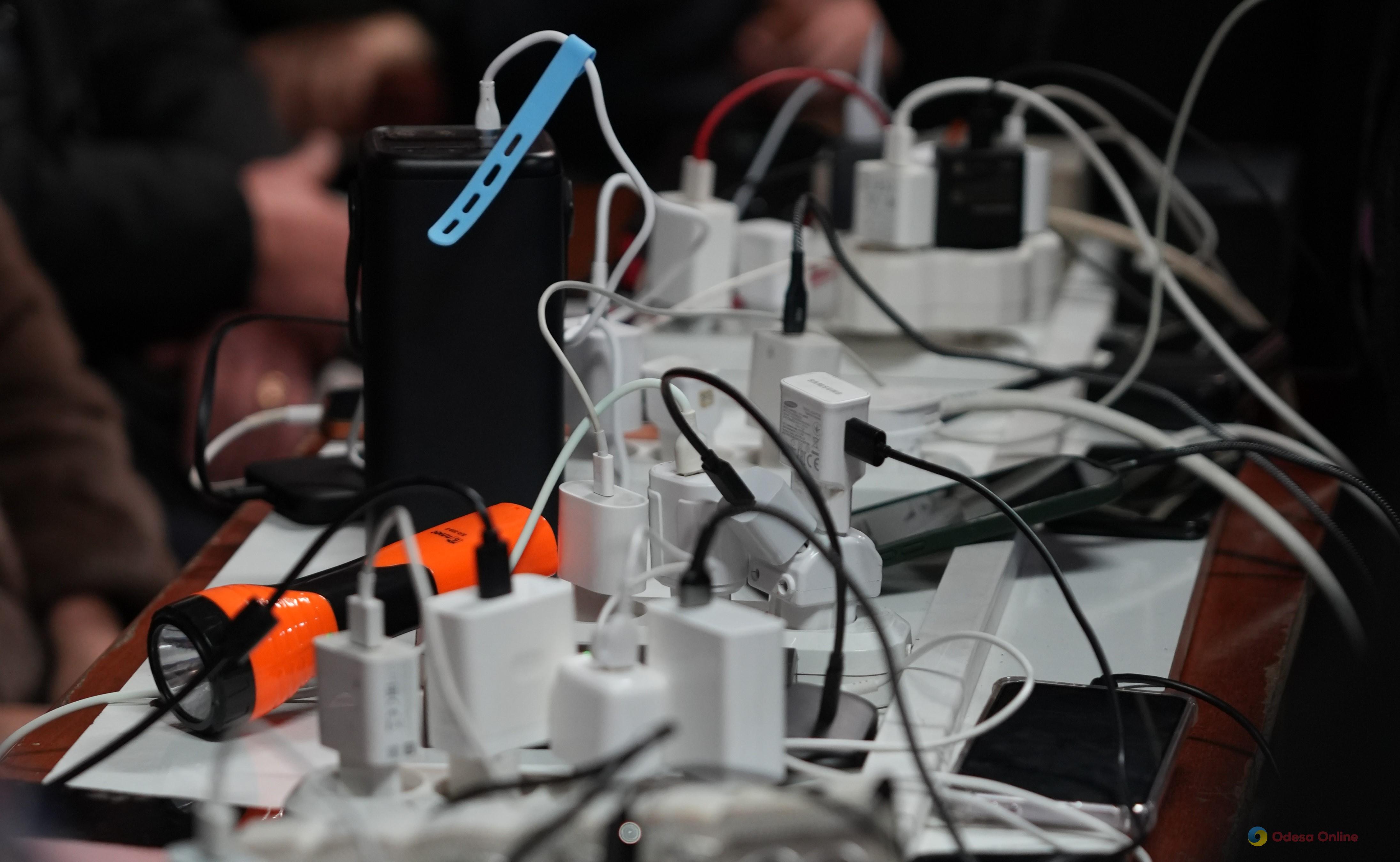 В Одесі залишається складною ситуація з енергетикою, продовжують цілодобово працювати Пункти незламності – голова МВА