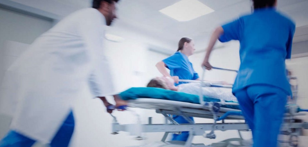 На Одещині медики виборюють життя чоловіка, який постраждав на пожежі На Одещині медики виборюють життя чоловіка, який постраждав на пожежі