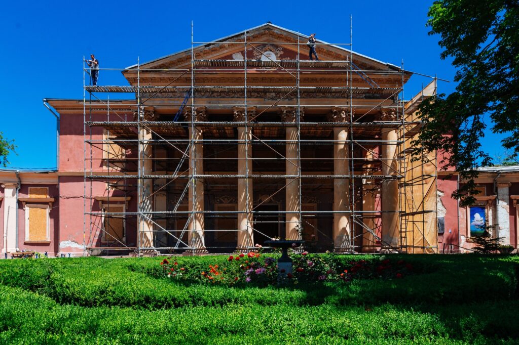 Мистецтво під час війни: про роботу Одеського художнього музею в умовах обстрілів та блекаутів