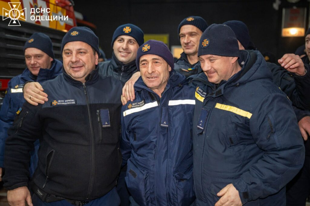 В Одессе с почестями провели на пенсию спасателя (фото, видео)