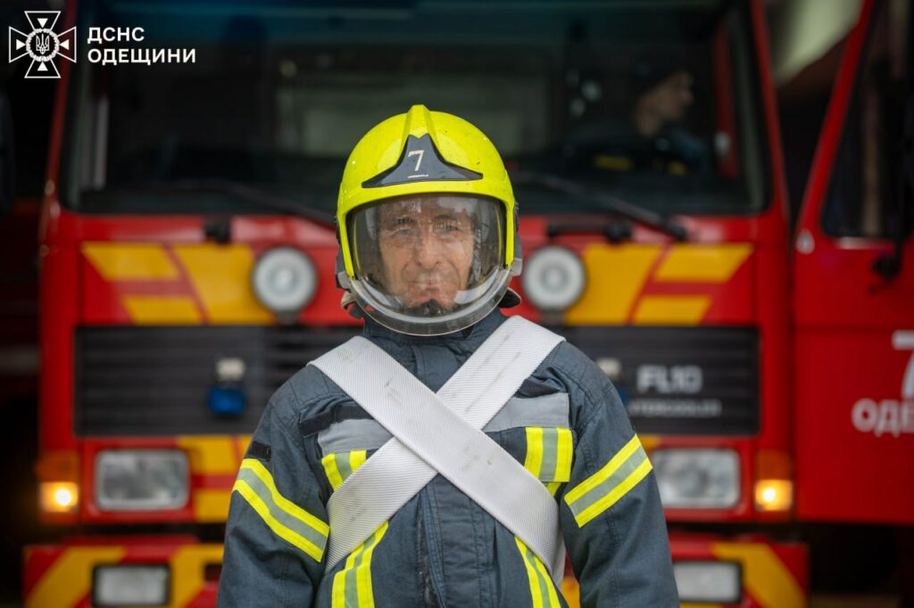 В Одессе с почестями провели на пенсию спасателя (фото, видео)