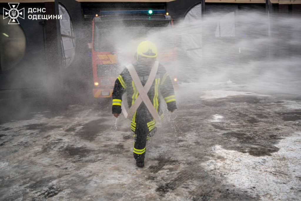 В Одессе с почестями провели на пенсию спасателя (фото, видео)