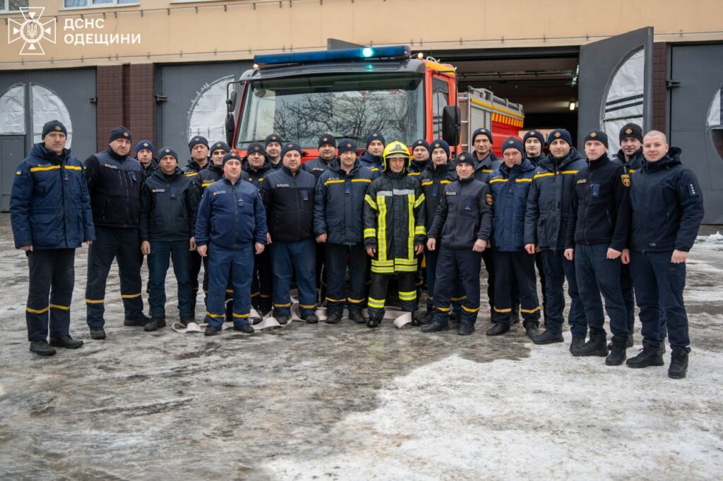 В Одессе с почестями провели на пенсию спасателя (фото, видео)