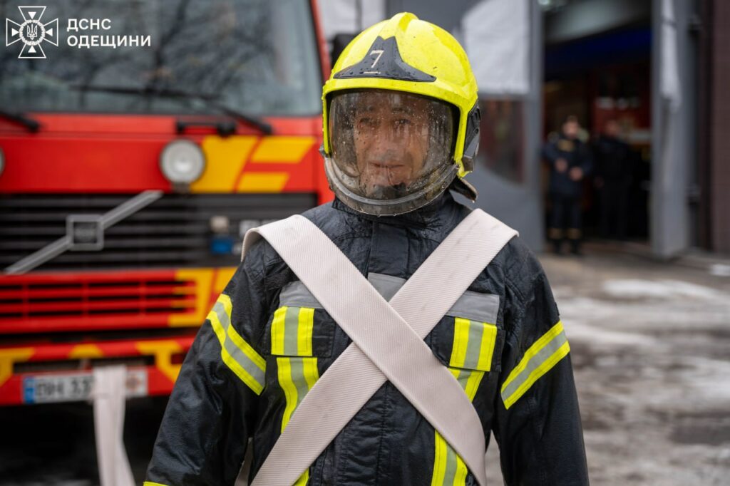 В Одессе с почестями провели на пенсию спасателя (фото, видео)