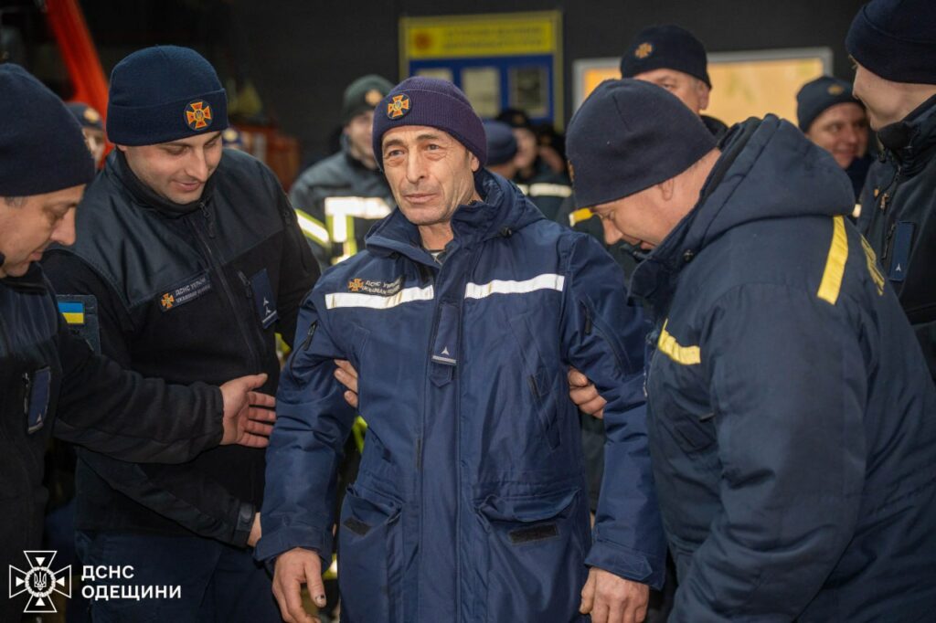 В Одессе с почестями провели на пенсию спасателя (фото, видео)