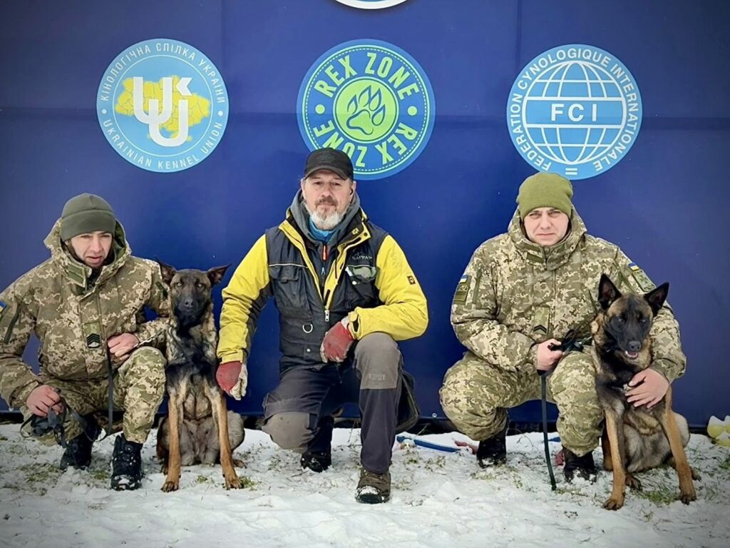 Лави прикордонників Одещини поповнили службові собаки (фото)