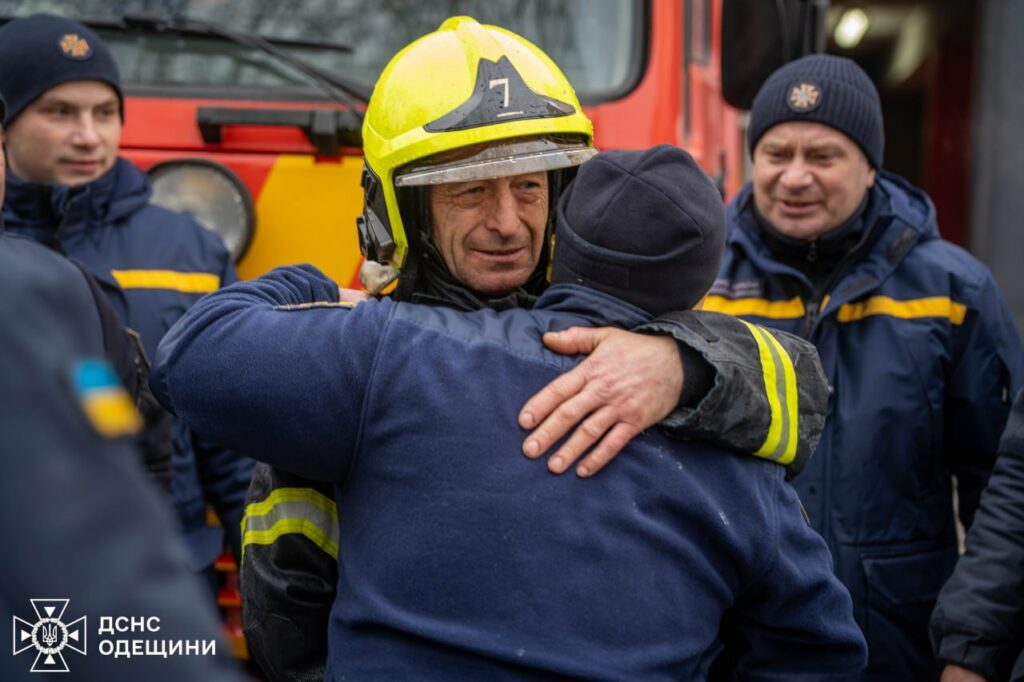 В Одессе с почестями провели на пенсию спасателя (фото, видео)