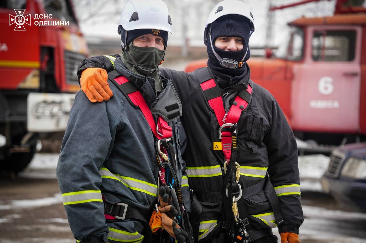 Верхолази з двох областей прибули до Одеси, щоб допомогти місцевим рятувальникам