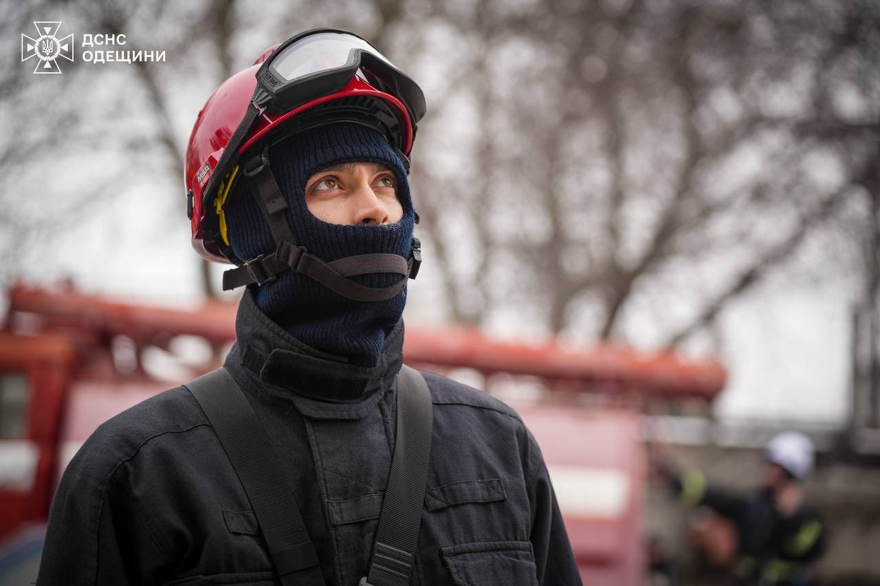 Верхолази з двох областей прибули до Одеси, щоб допомогти місцевим рятувальникам