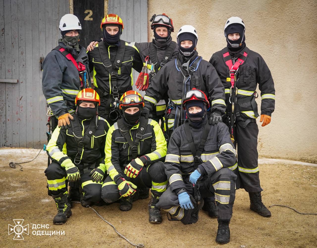 Верхолази з двох областей прибули до Одеси, щоб допомогти місцевим рятувальникам