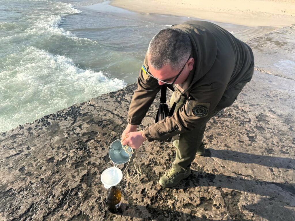 В Одесі провели перевірку морської води на вміст нафтопродуктів