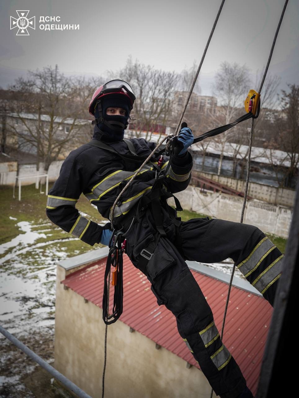 Верхолази з двох областей прибули до Одеси, щоб допомогти місцевим рятувальникам