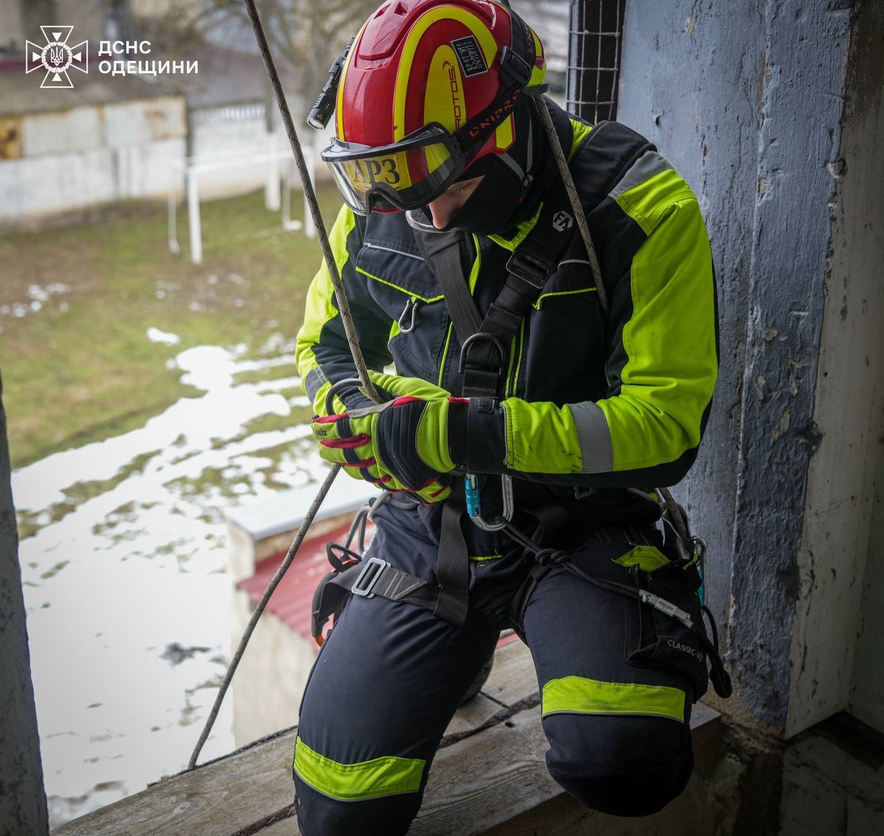 Верхолази з двох областей прибули до Одеси, щоб допомогти місцевим рятувальникам