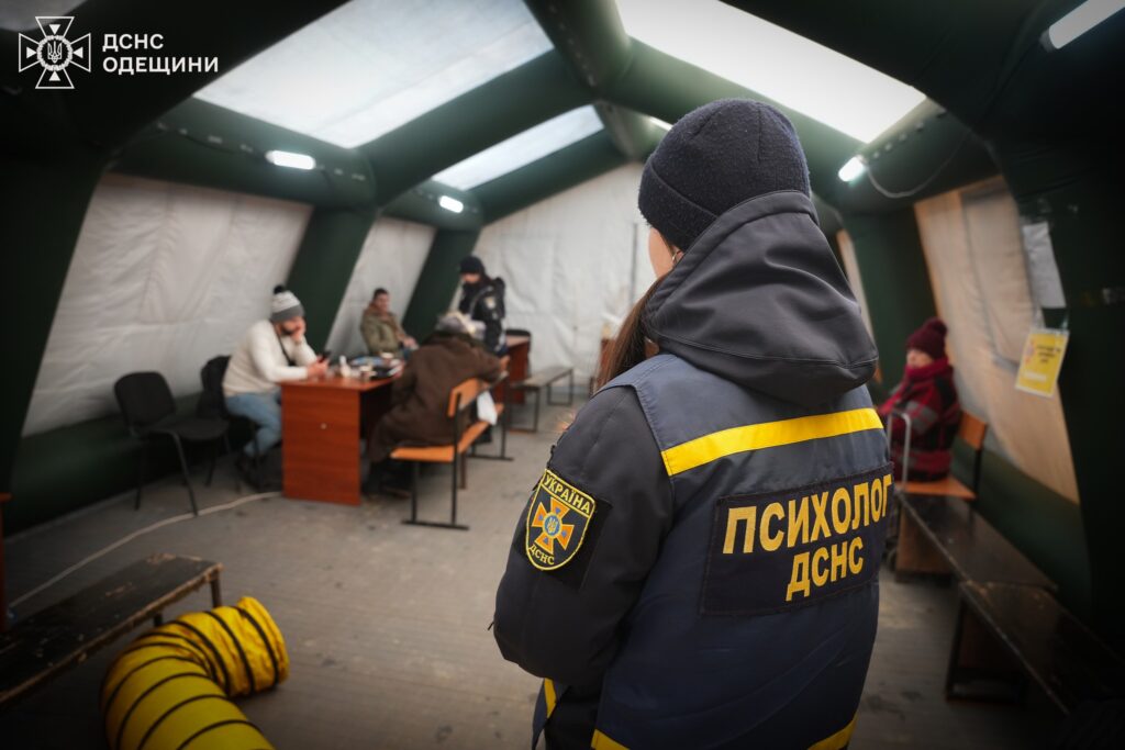Психологи ДСНС допомагають одеситам долати стрес під час блекаутів