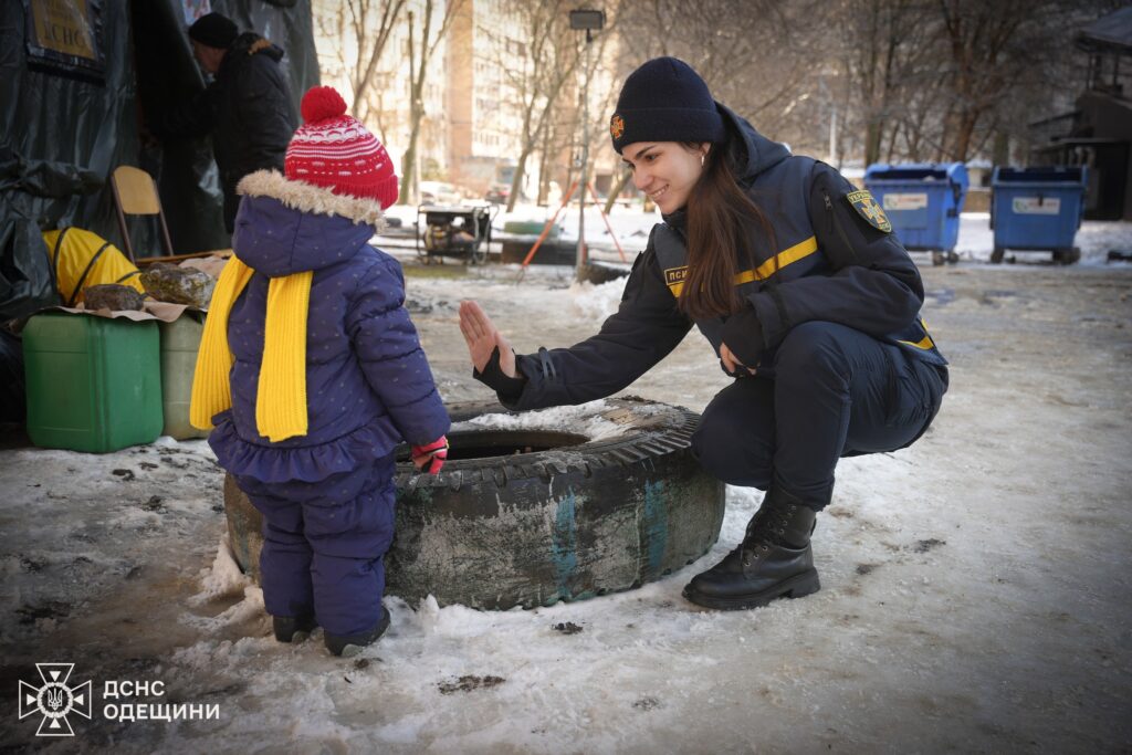 Психологи ДСНС допомагають одеситам долати стрес під час блекаутів