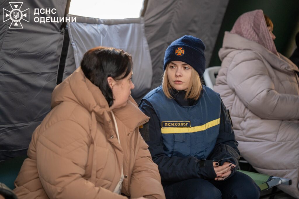 Психологи ДСНС допомагають одеситам долати стрес під час блекаутів