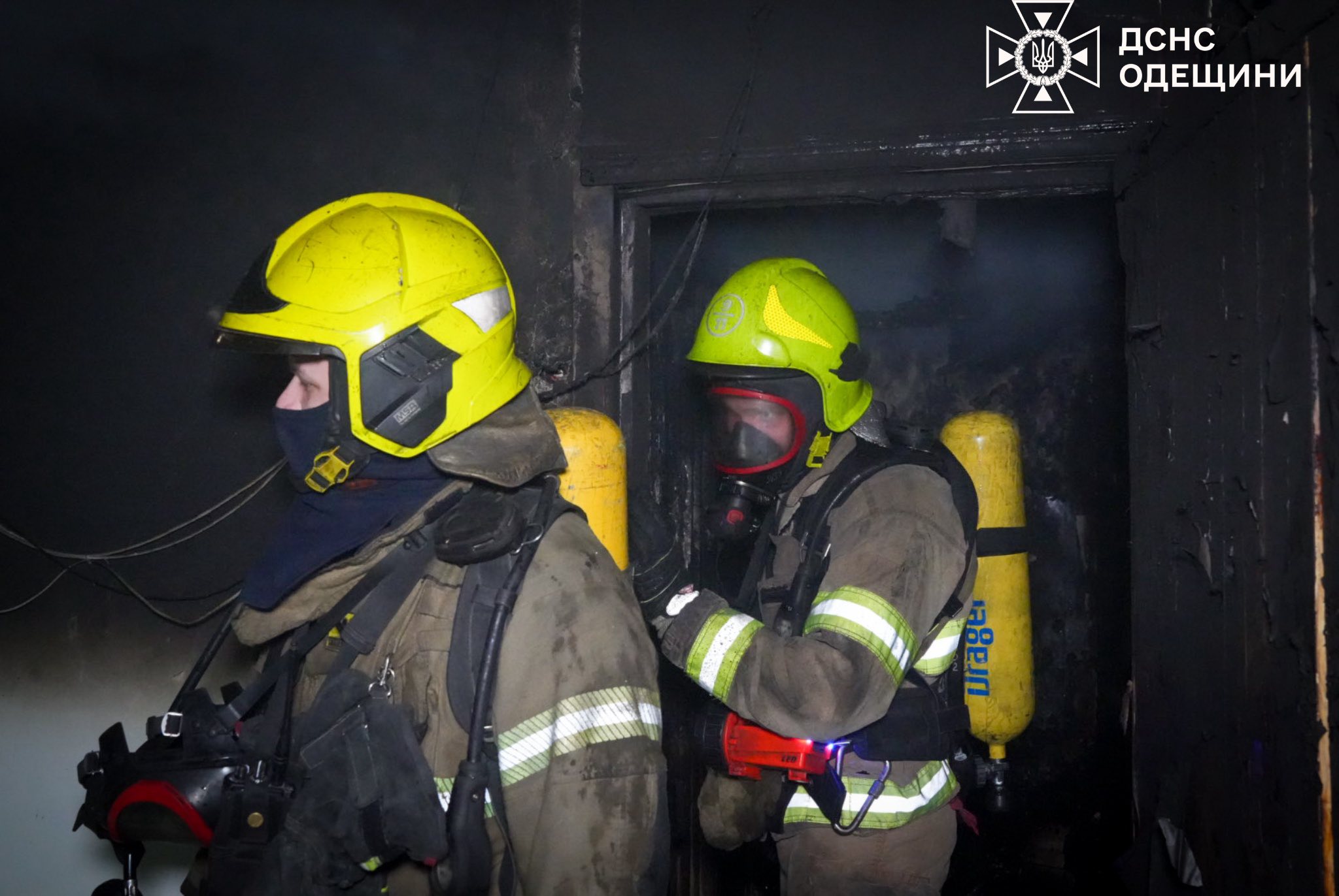 Одесса: в пятиэтажке на Черемушках ночью тушили пожар (фото, видео)