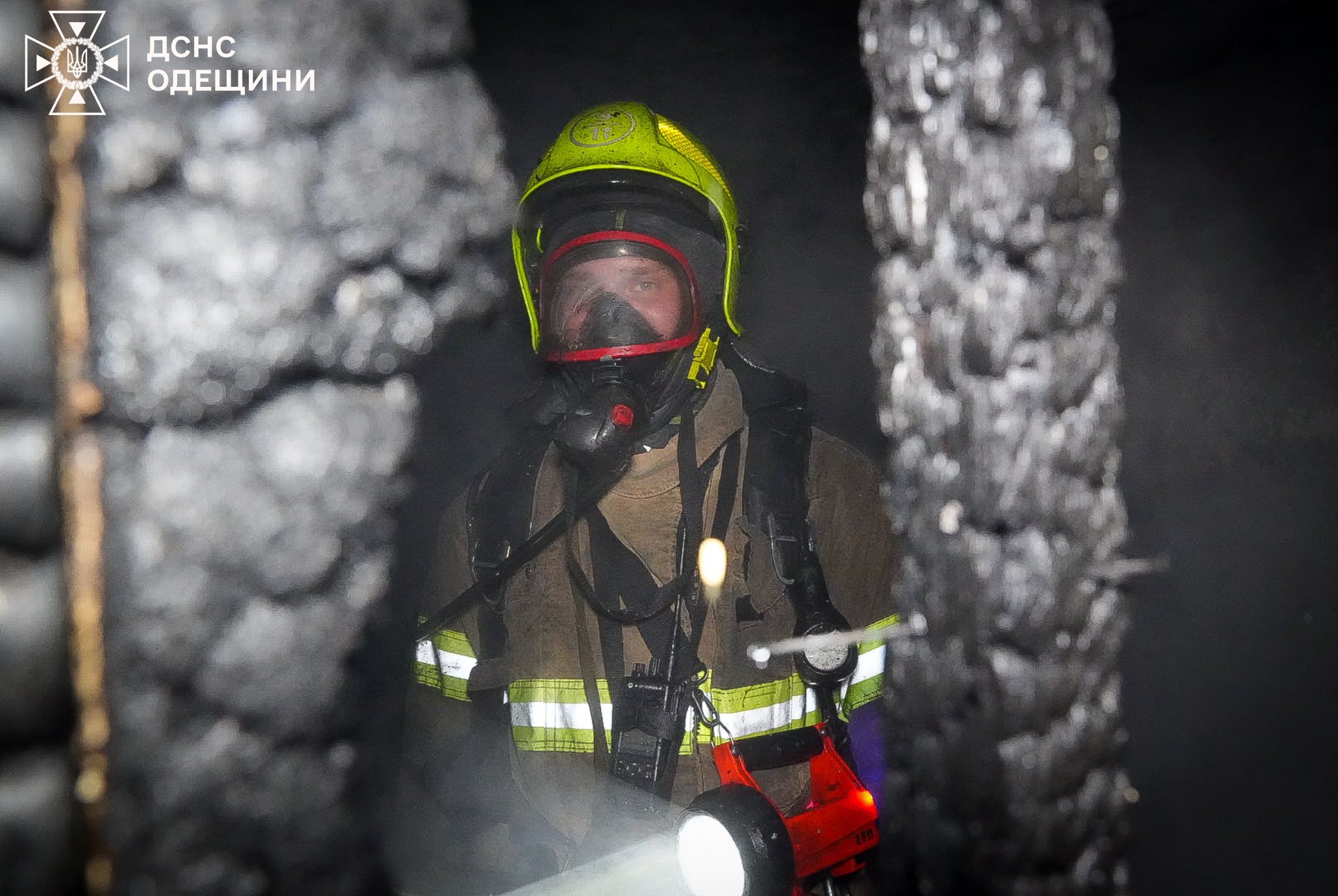 Одесса: в пятиэтажке на Черемушках ночью тушили пожар (фото, видео)